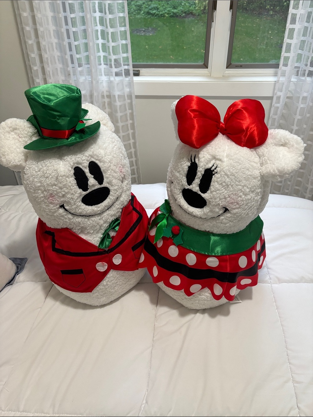 Minnie Mickey 2023 Christmas Door Porch Greeter Holiday Sherpa Snowmen
